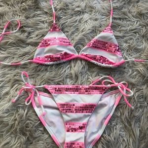 Victoria’s Secret pink string bikini